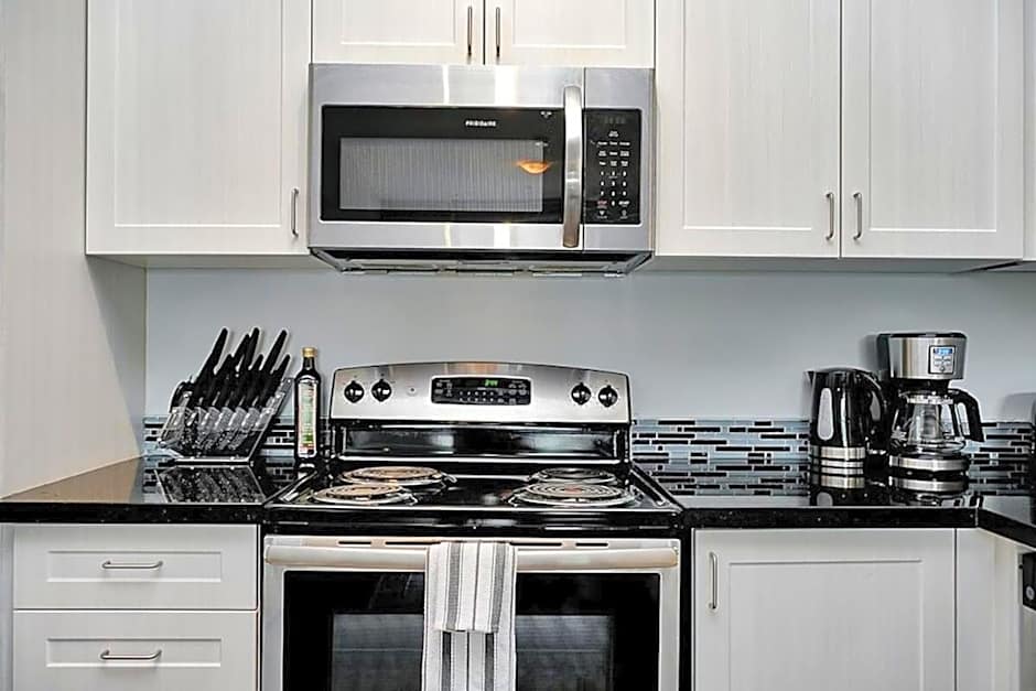 High-end condo downtown Kingston near RMC Queens