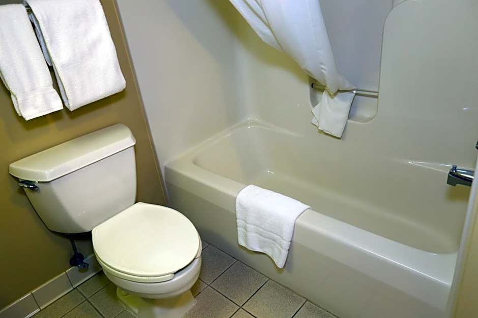 Country Inn & Suites Rochester South Mayo Clinic – Rochester, MN