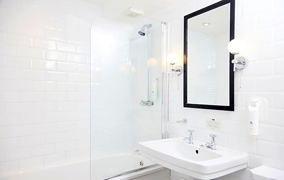 Chequers Inn by Greene King Inns