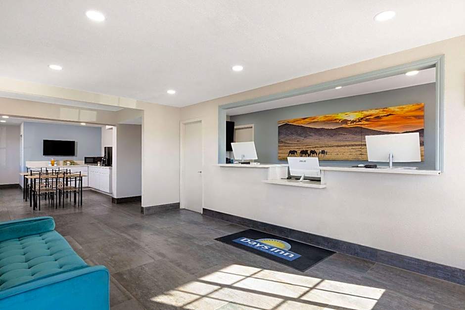 Days Inn by Wyndham Bakersfield