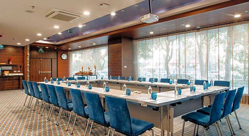 Renaissance by Marriott Izmir Hotel