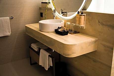 Deluxe Twin Room with Balcony