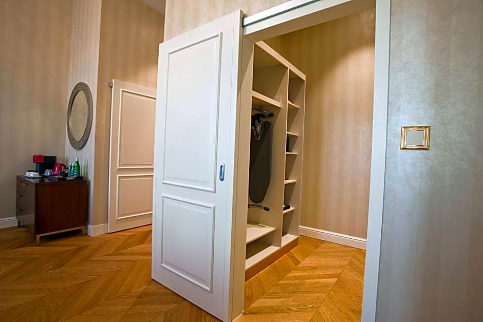 Tiffi Old Town Hotel