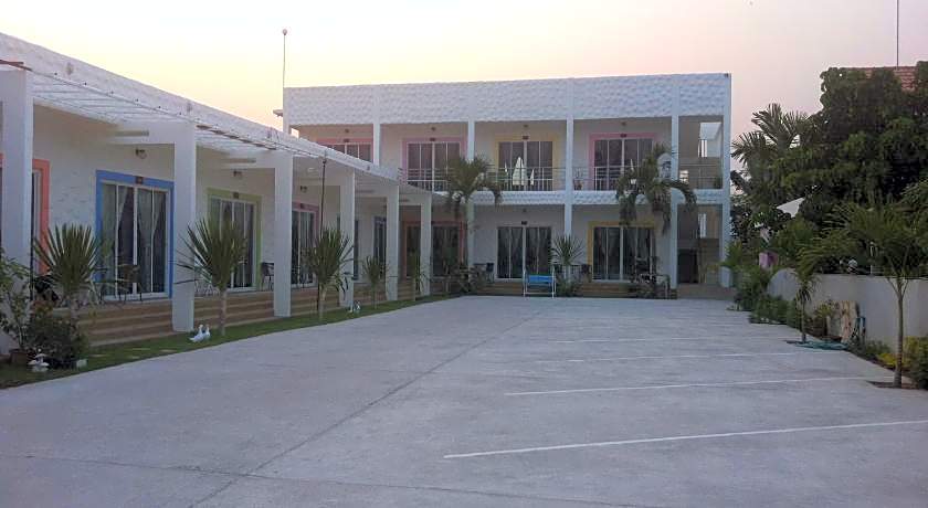 Baan Chom Jan Suan Phung