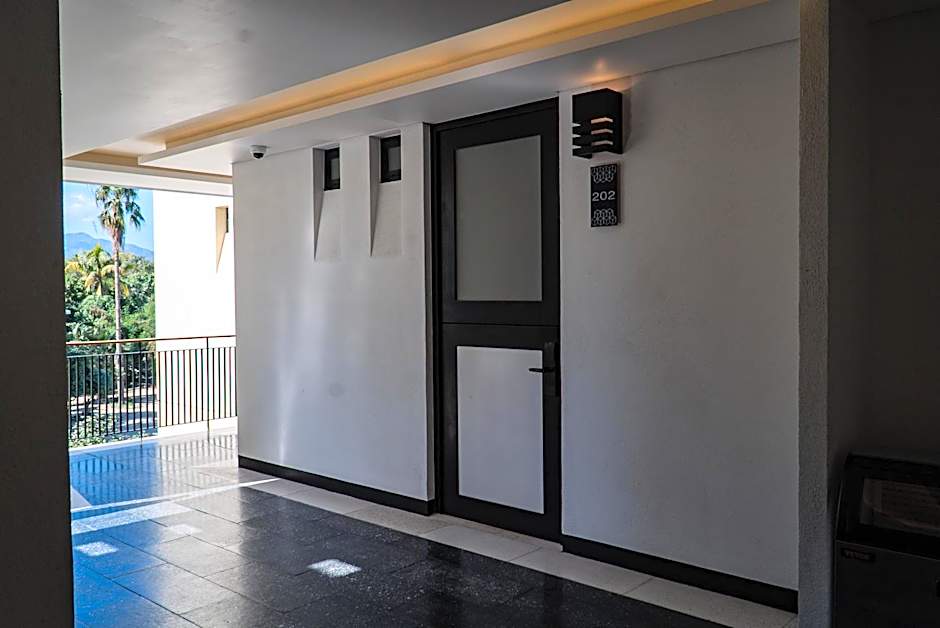 Flamboyan Hotel & Residences