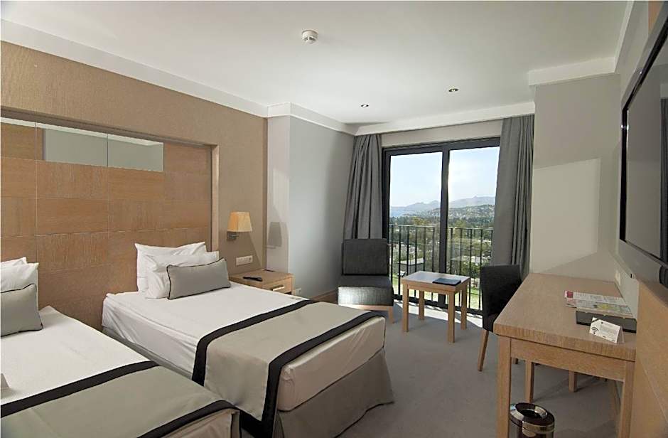 Photo 1 of 5 of Standard, Sea View