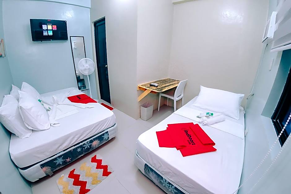 RedDoorz near Mariners Legazpi