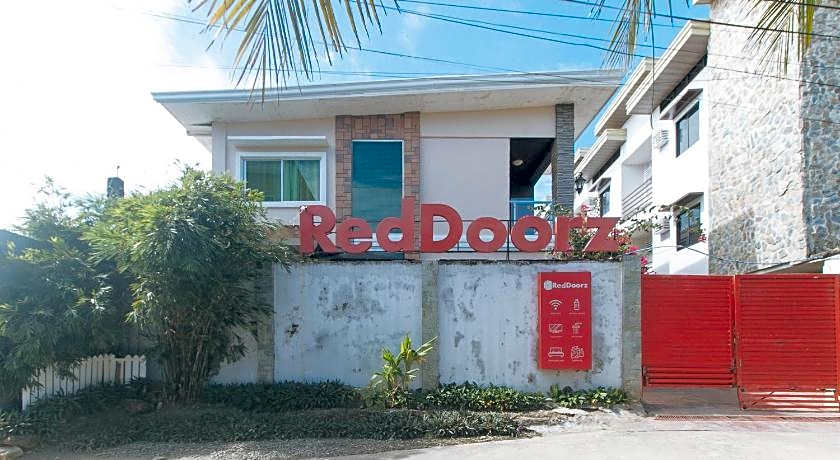 RedDoorz Hostel @ St. Paul Village LapuLapu