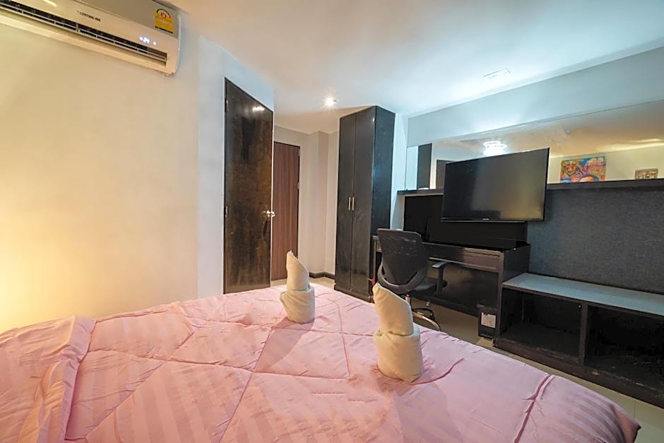 Abunawas Merry Inn at Walking Street