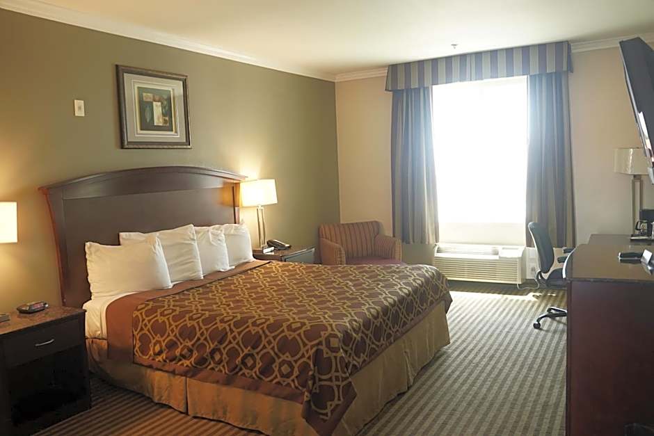 Harbor Inn & Suites