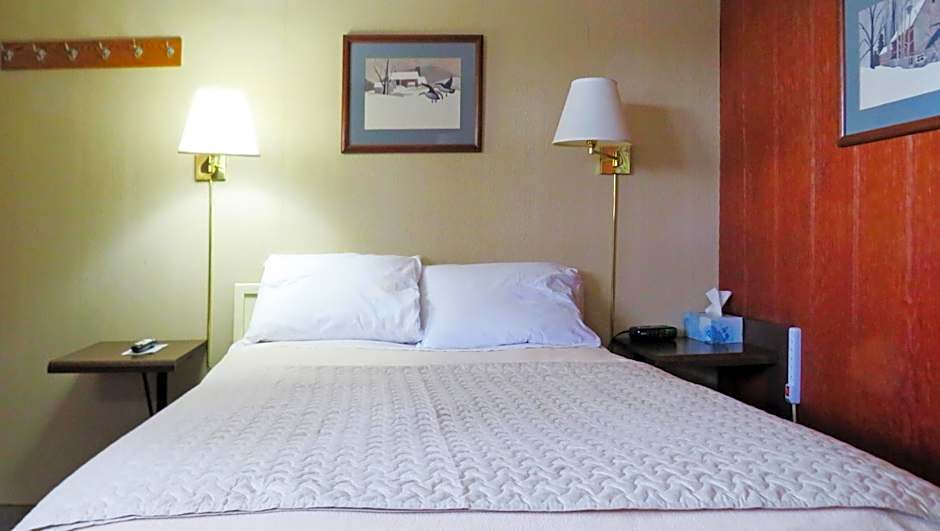 Indianhead Ironwood Hotel