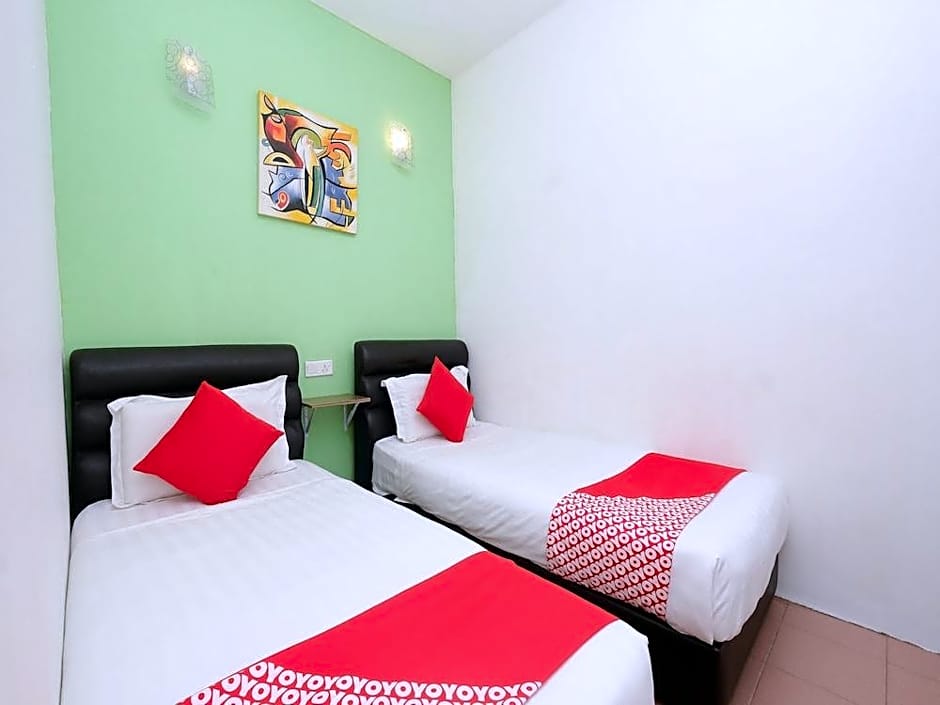 OYO 850 Gold Star Hotel