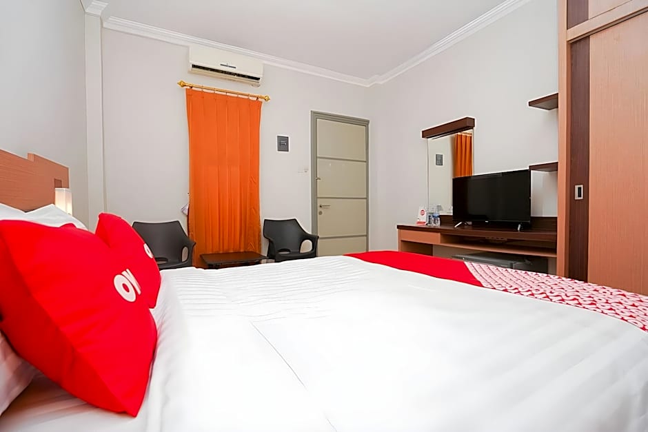 Super OYO 2075 Graha Marina