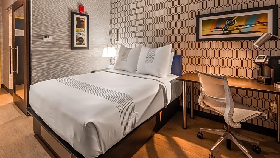 GLo Best Western Brooklyn NYC
