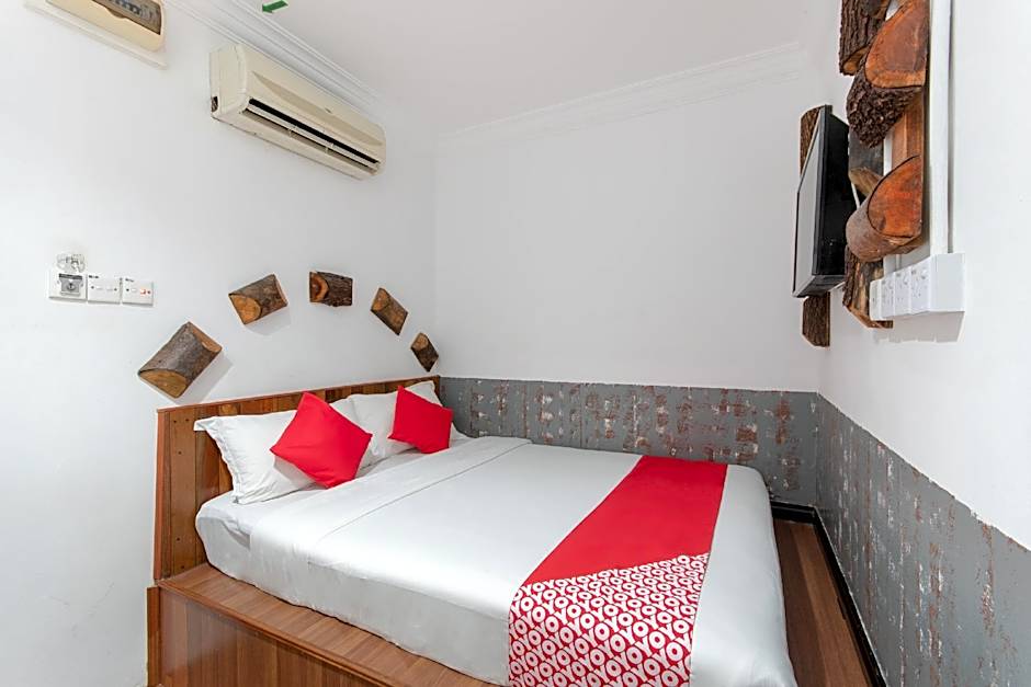 OYO 210 Hotel Five 2