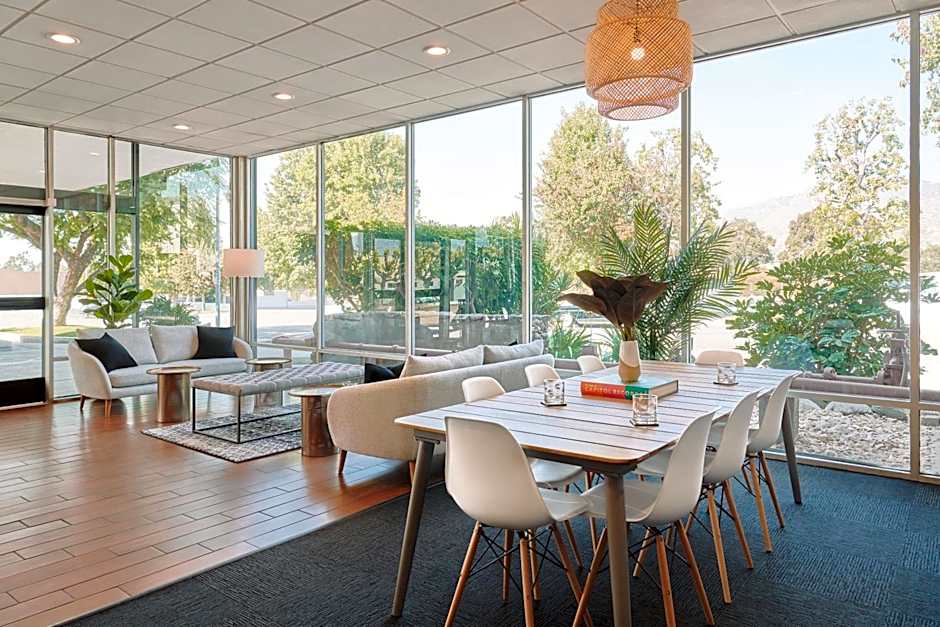 Glendale Express Hotel