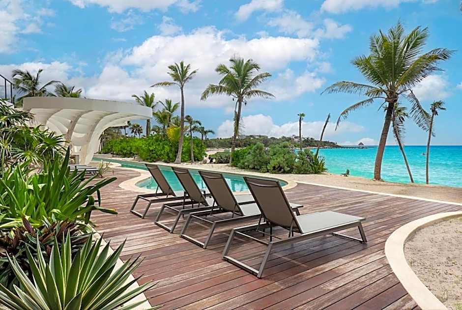 Beachfront 2BR Apartment at Tankah Bay