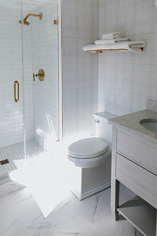 The Oaks Waterfront Hotel