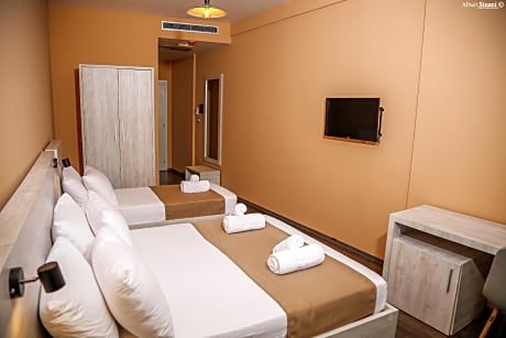 Triple Room with Breakfast