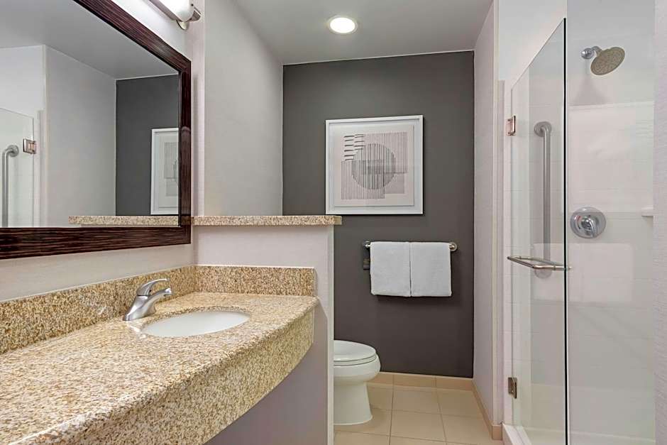 Courtyard by Marriott Long Beach Airport