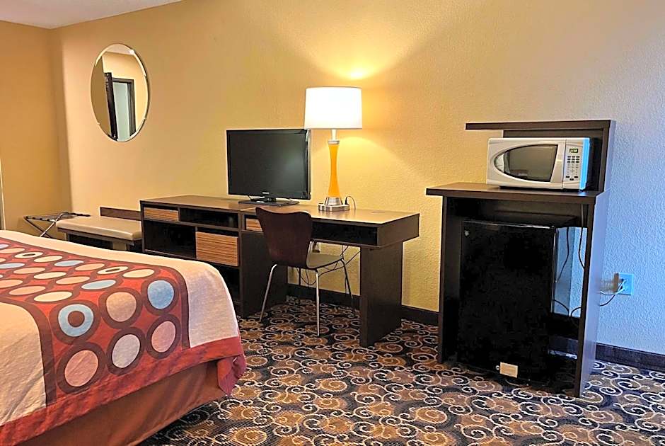 Super 8 by Wyndham Evansville North