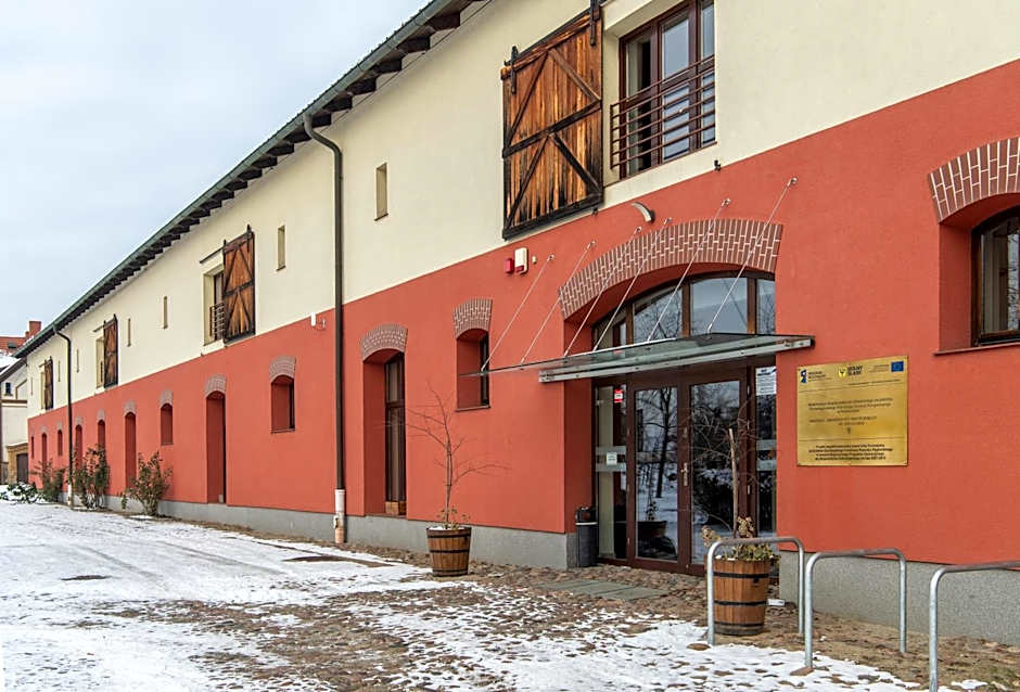 Centrum Edukacyjno-Rozwojowe Wrocław Pawłowice - bezpłatny parking