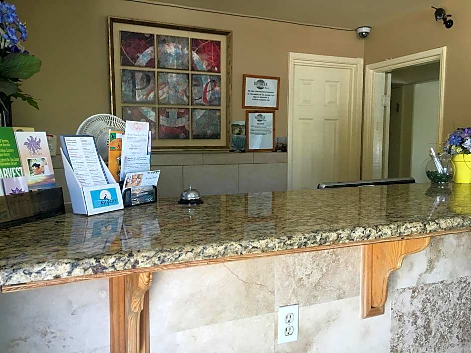 The Palomar Inn