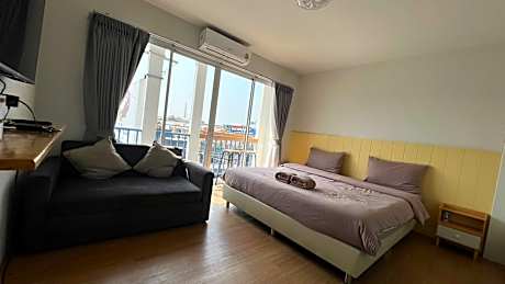 หมีที่นอน (Mhee Tee Non)