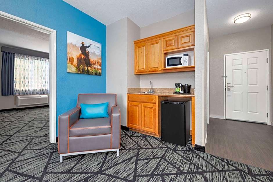 La Quinta Inn & Suites by Wyndham Alvarado