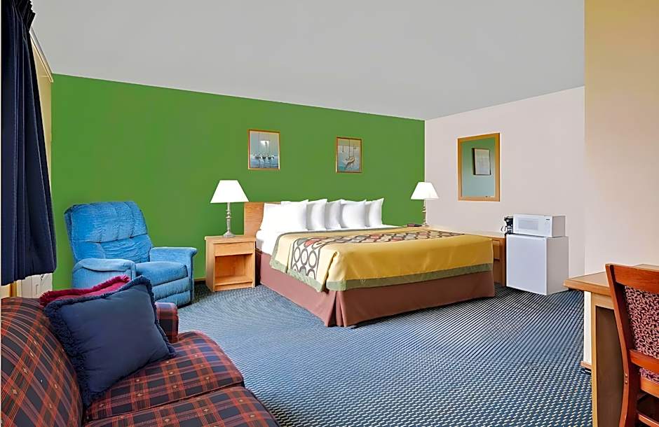 Super 8 by Wyndham Marshall