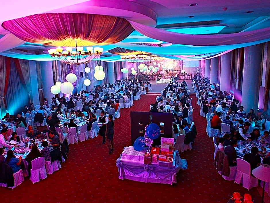 Hotel Supreme Convention Plaza