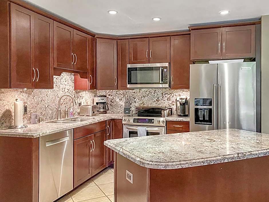 Renovated 2BR at Maui Banyan - Pool, Hot Tub, A/C