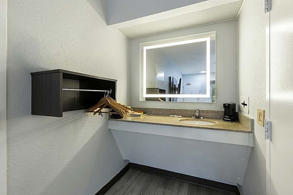 Studio 6 Suites Jacksonville, NC – Camp LeJeune