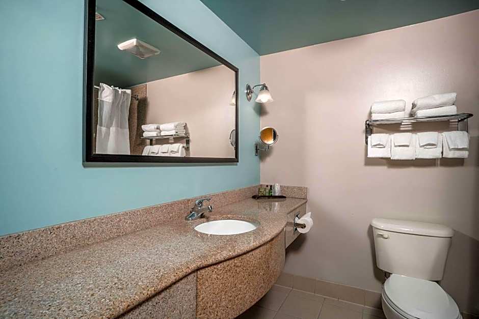 Gateway Hotel & Suites, an Ascend Hotel Collection Member