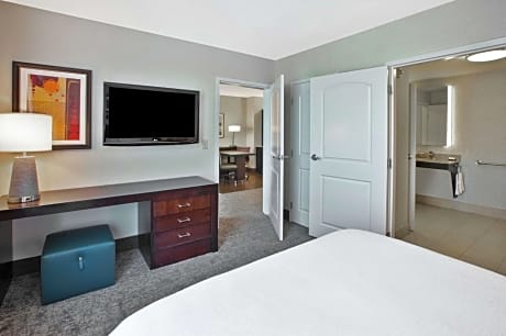 Suite Accessible Queen Size Bed