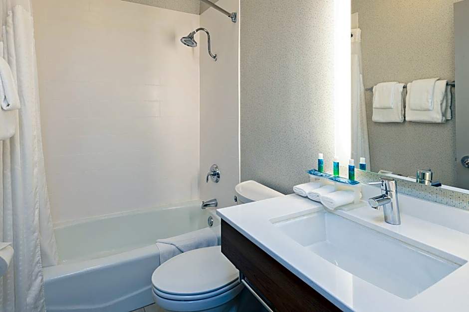 Holiday Inn Express Hotel & Suites San Diego-Escondido By IHG