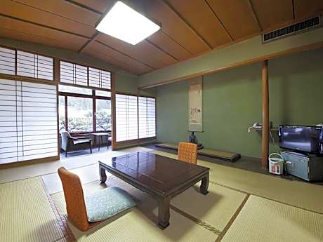 Japanese-Style Room with toilet and shared bathroom
