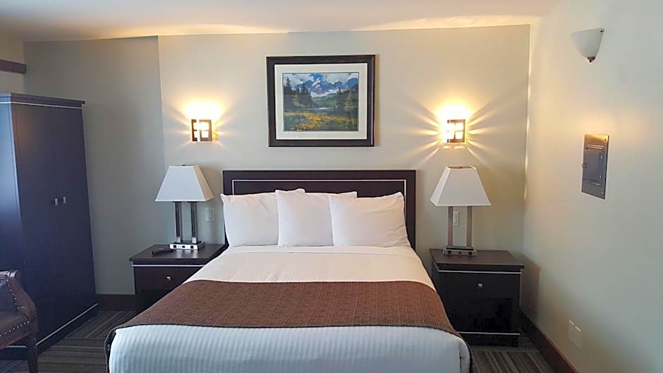 Travelodge by Wyndham Golden Sportsman Lodge