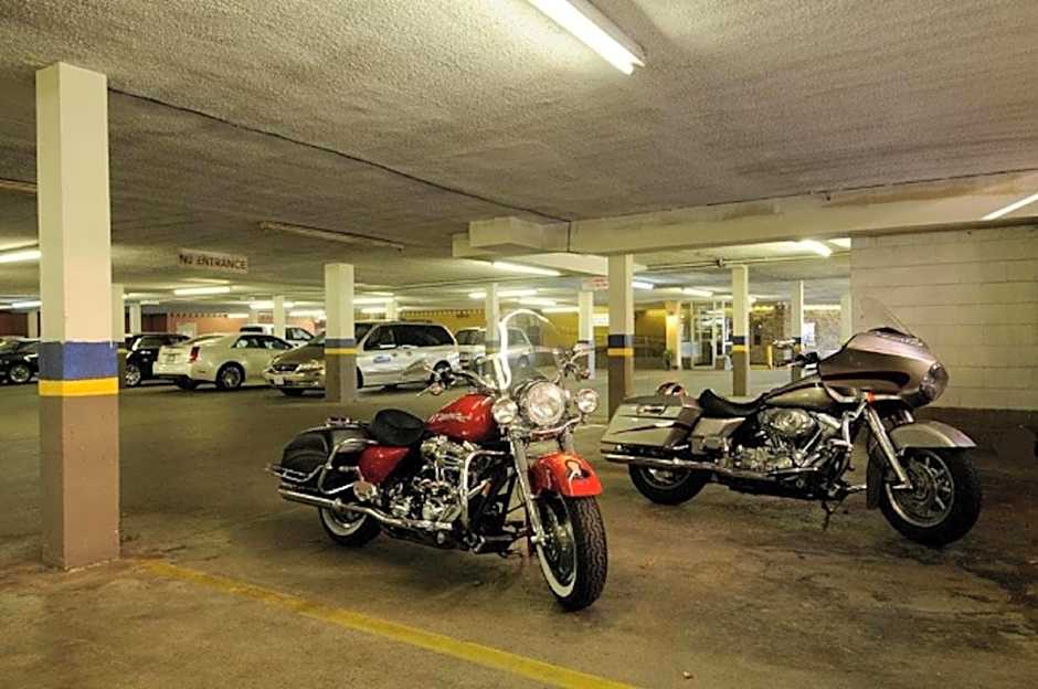 Days Inn & Suites by Wyndham Sault Ste. Marie ON