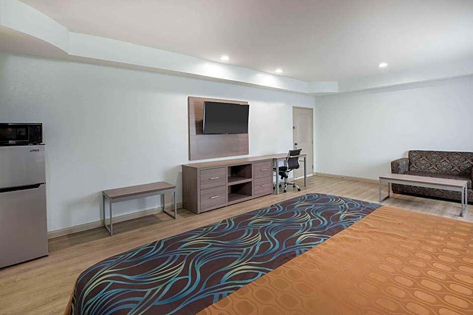 Super 8 by Wyndham Humble/Houston