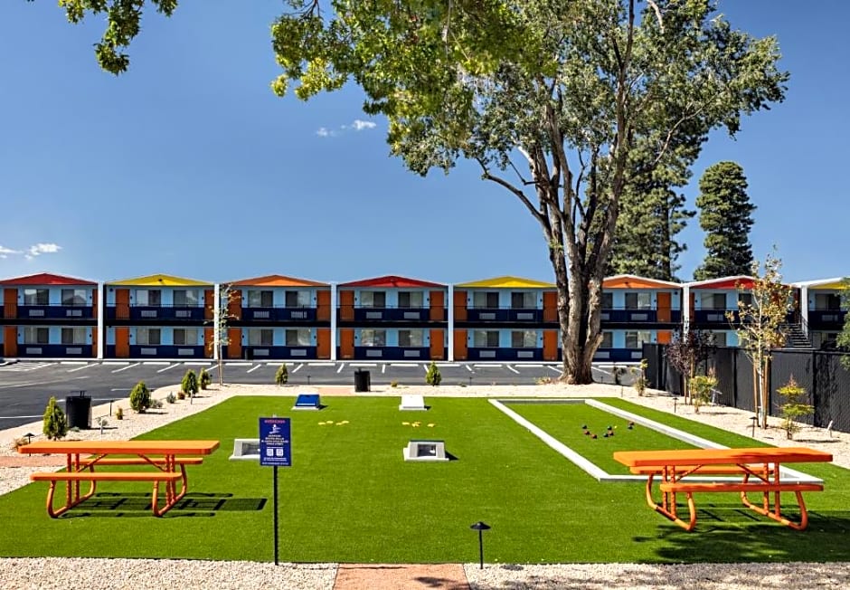 Americana Motor Hotel