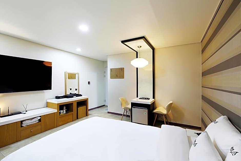White Tourist Hotel
