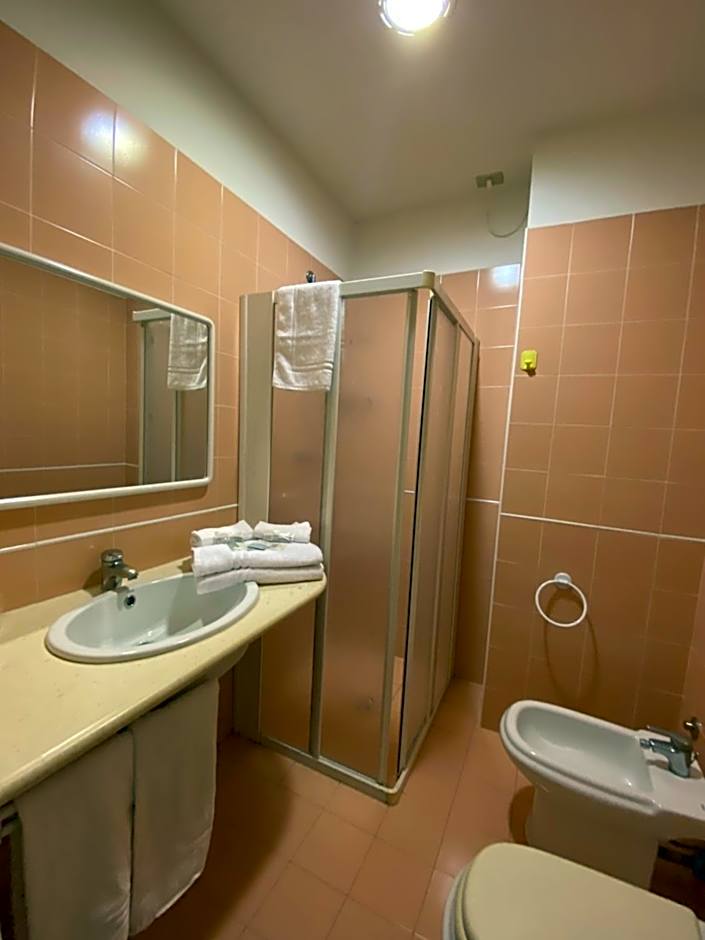 Hotel Plaza con piscina