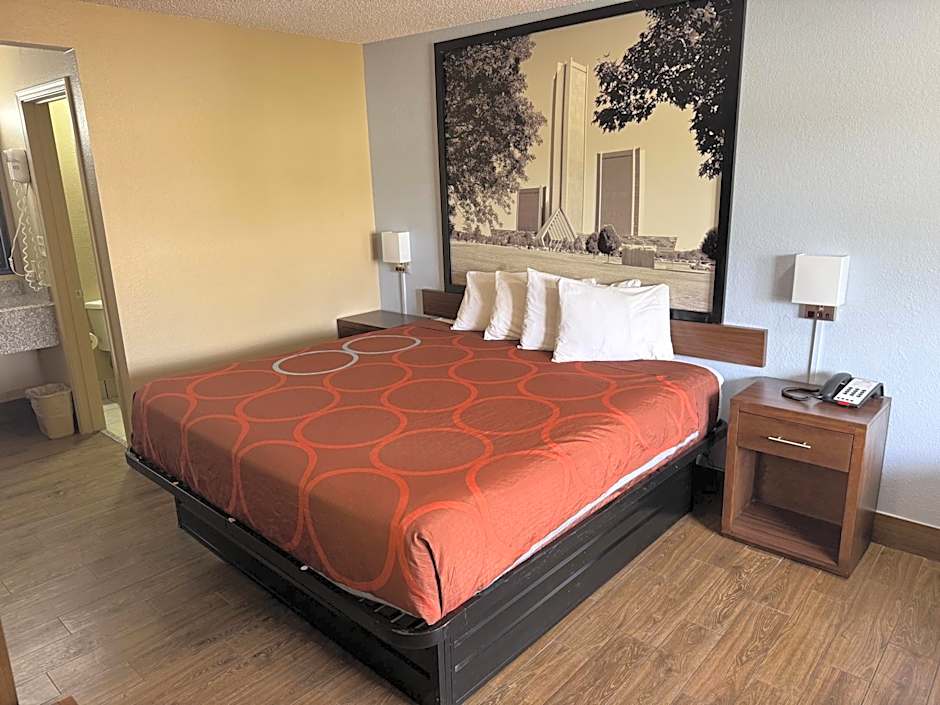 Super 8 by Wyndham Tulsa/Route 66