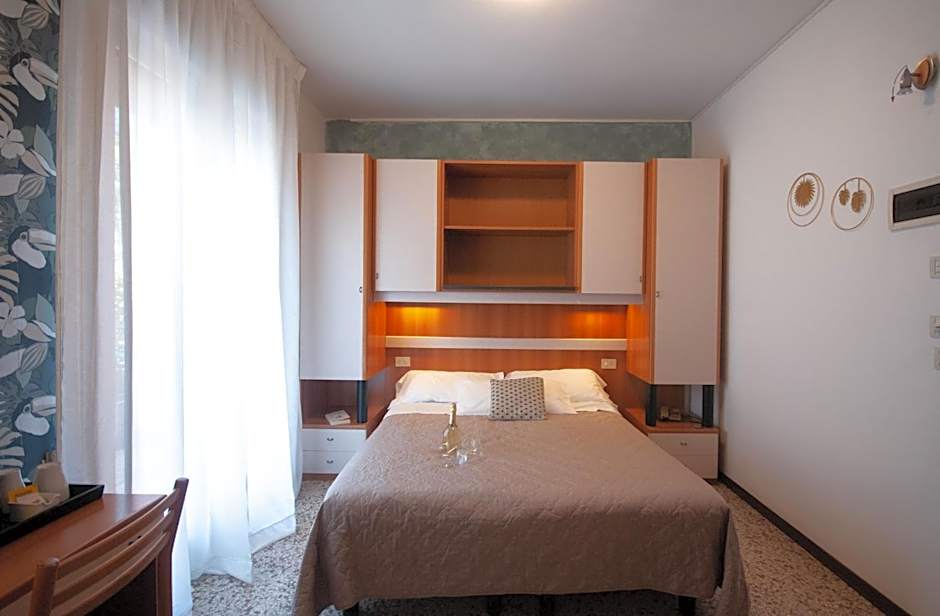 Hotel Crystal