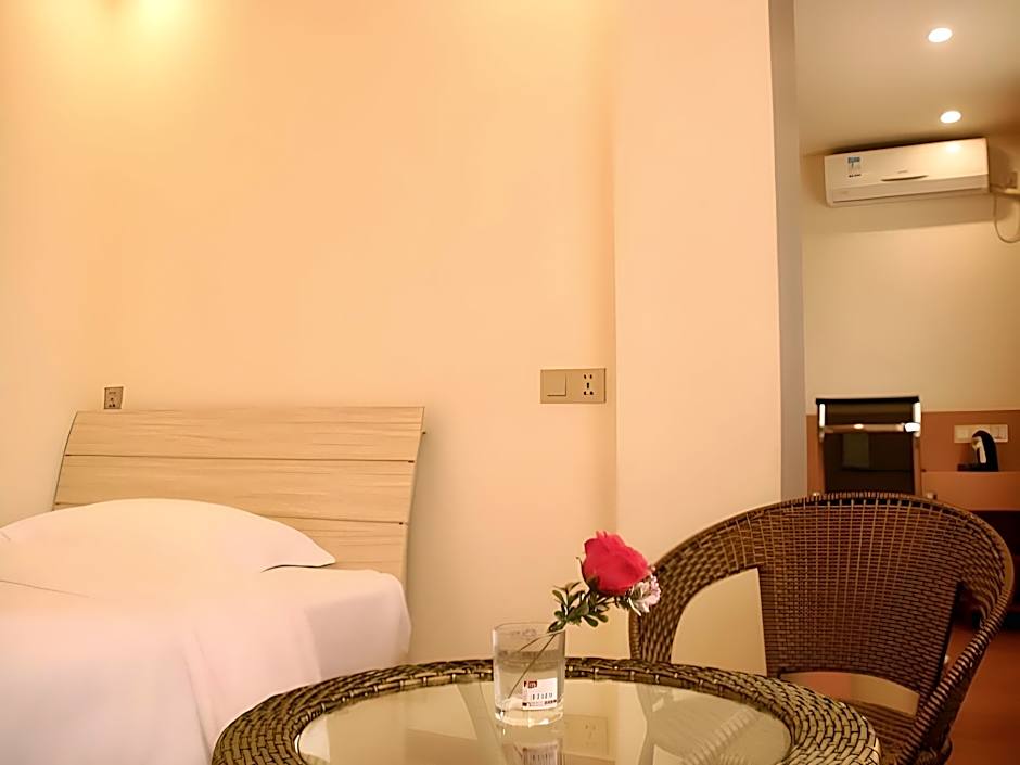 GreenTree Inn Zhejiang Ningbo South Railway Station Express Hotel