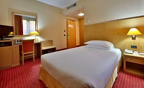 1 Single Bed, Comfort Room, 3 Days Free Parking Non Refundable