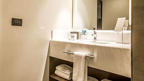Traditional Standard King Room - Accessible