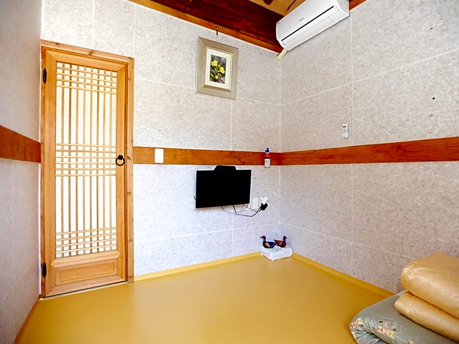 Happiness Full Hanok Guesthouse Jeonju