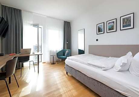 Apartment - Queen bed and terrace